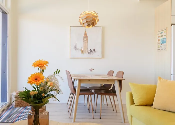 Aurinkoranta D5 Saunallinen Kaksio Merinaekymaellae